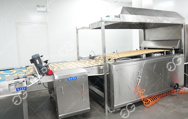 Ligne de production de biscuits fourrés